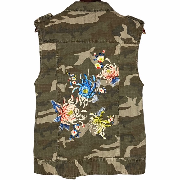 UO Silence + Noise Camo Print Embroidered Vest - Picture 9 of 11